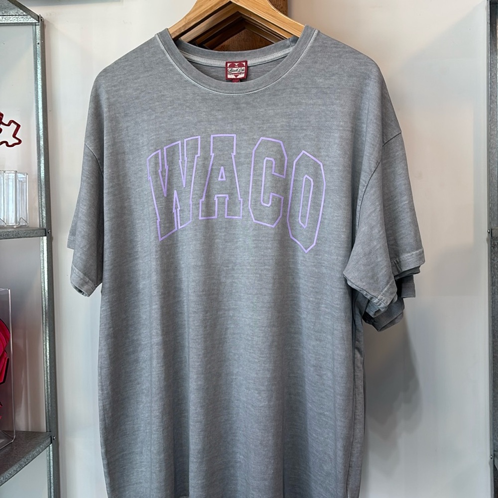 Gray tee with lilac Waco